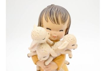 イタリア　ANRI(アンリ)　Juan FERRANDIZ(ホアンフェランディス)　子羊を抱く少女　笑顔が可愛らしい木彫り人形(ウッドドール、置物)(R-069719)