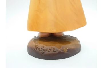 イタリア　ANRI(アンリ)　Juan FERRANDIZ(ホアンフェランディス)　子羊を抱く少女　笑顔が可愛らしい木彫り人形(ウッドドール、置物)(R-069719)