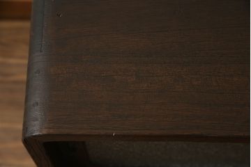 和製アンティーク　桐箪笥リメイク　ノスタルジックな雰囲気を醸し出す脚付きローボード(サイドボード、サイドキャビネット、テレビ台、テレビボード、収納棚、戸棚)(R-069728)