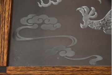 中古　美品　岩手県　箪笥工房はこや　家具職人　木戸良平作　総桐　手打ち金具　繊細な龍のエッチングガラスが美しい総漆塗りの収納箱(木製箱、収納ケース)(R-069730)