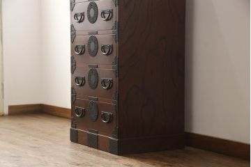中古　美品　岩谷堂箪笥　あられ紋様の金具がモダンな雰囲気を醸し出す和箪笥(引き出し、収納箪笥、衣装タンス、整理たんす、チェスト)(R-069731)