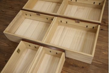 中古　美品　岩谷堂箪笥　あられ紋様の金具がモダンな雰囲気を醸し出す和箪笥(引き出し、収納箪笥、衣装タンス、整理たんす、チェスト)(R-069731)
