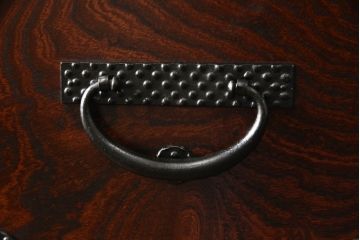 中古　美品　岩谷堂箪笥　あられ紋様の金具がモダンな雰囲気を醸し出す和箪笥(引き出し、収納箪笥、衣装タンス、整理たんす、チェスト)(R-069731)