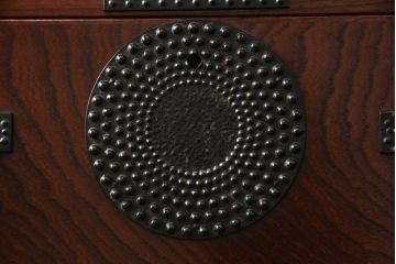 中古　美品　岩谷堂箪笥　あられ紋様の金具がモダンな雰囲気を醸し出す和箪笥(引き出し、収納箪笥、衣装タンス、整理たんす、チェスト)(R-069731)