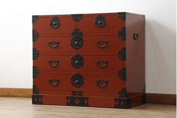 中古　美品　落ち着いた色合いの朱塗りが魅力的な米沢箪笥(衣装箪笥、和タンス、収納たんす、民芸箪笥、チェスト、引き出し)(R-069733)