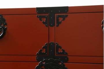 中古　美品　落ち着いた色合いの朱塗りが魅力的な米沢箪笥(衣装箪笥、和タンス、収納たんす、民芸箪笥、チェスト、引き出し)(R-069733)