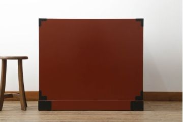 中古　美品　落ち着いた色合いの朱塗りが魅力的な米沢箪笥(衣装箪笥、和タンス、収納たんす、民芸箪笥、チェスト、引き出し)(R-069733)