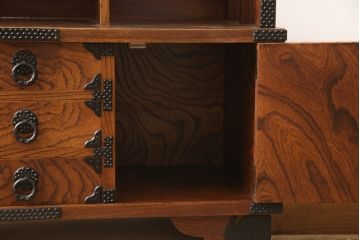 中古　美品　岩谷堂箪笥　力強い杢目とあられ金具が上質な和を演出する飾り棚(茶棚、収納棚、戸棚、違い棚)(R-069734)