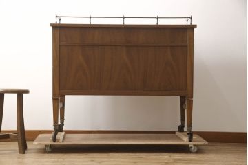 中古　DREXEL HERITAGE(ドレクセルヘリテイジ)　Triune(トライユン)　クラシカルな雰囲気が素敵なキャスター付きサービス台(ワゴン、サイドボード、サイドキャビネット、サーバー、収納棚、戸棚)(R-069735)