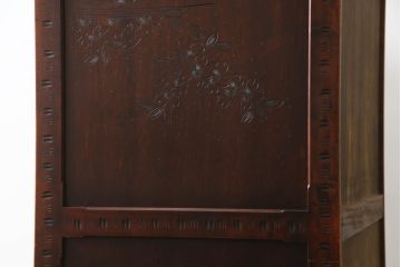 中古　美品　軽井沢彫り　桜の彫刻が優美な印象の奥行たっぷりのチェスト(和箪笥、衣装タンス、収納たんす、引き出し)(R-069736)
