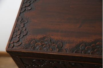 中古　美品　軽井沢彫り　桜の彫刻が優美な印象の奥行たっぷりのチェスト(和箪笥、衣装タンス、収納たんす、引き出し)(R-069736)
