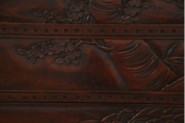 中古　美品　軽井沢彫り　桜の彫刻が優美な印象の奥行たっぷりのチェスト(和箪笥、衣装タンス、収納たんす、引き出し)(R-069736)