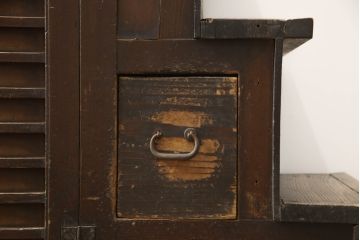 和製アンティーク　希少サイズ　杉(スギ)材と檜(ヒノキ)材　和モダンのお部屋の魅力をぐっと引き上げる幅狭階段箪笥(和箪笥、時代箪笥、収納箪笥、引き出し)(R-069737)