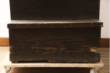 和製アンティーク　希少サイズ　杉(スギ)材と檜(ヒノキ)材　和モダンのお部屋の魅力をぐっと引き上げる幅狭階段箪笥(和箪笥、時代箪笥、収納箪笥、引き出し)(R-069737)