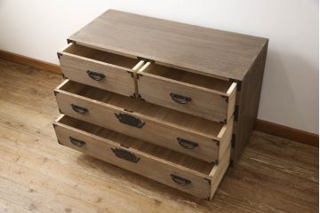 中古　国産　職人手造り　凝った金具が目を引く総桐箪笥ローチェスト(総桐たんす、ローボード、引き出し、和箪笥、衣装箪笥、収納箪笥、桐箪笥)(R-069756)