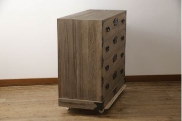 中古　国産　職人手造り　凝った金具が目を引く総桐箪笥ローチェスト(総桐たんす、ローボード、引き出し、和箪笥、衣装箪笥、収納箪笥、桐箪笥)(R-069757)
