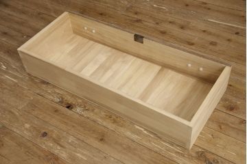 中古　国産　職人手造り　凝った金具が目を引く総桐箪笥ローチェスト(総桐たんす、ローボード、引き出し、和箪笥、衣装箪笥、収納箪笥、桐箪笥)(R-069757)