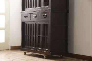 中古　美品　上質な和の空間を演出する二段重ね水屋箪笥(食器棚、茶箪笥、キャビネット、収納棚、戸棚、店舗什器)(R-069759)