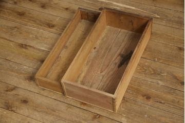 和製アンティーク　丸桟の引き戸が上品で凛とした美しさを醸し出す水屋箪笥(食器棚、戸棚、収納棚、キャビネット、重ね箪笥)(R-069762)
