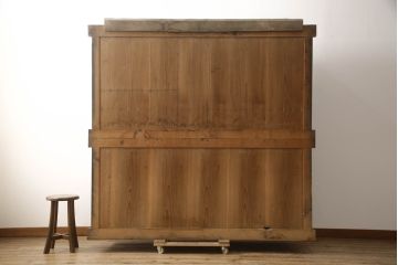 和製アンティーク　丸桟の引き戸が上品で凛とした美しさを醸し出す水屋箪笥(食器棚、戸棚、収納棚、キャビネット、重ね箪笥)(R-069762)