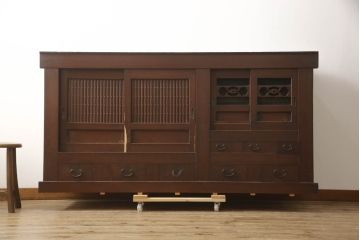 和製アンティーク　丸桟の引き戸が上品で凛とした美しさを醸し出す水屋箪笥サイドボード(食器棚、戸棚、収納棚、キャビネット)(R-069763)