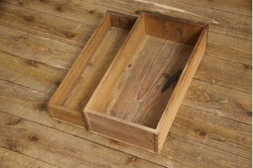 和製アンティーク　丸桟の引き戸が上品で凛とした美しさを醸し出す水屋箪笥サイドボード(食器棚、戸棚、収納棚、キャビネット)(R-069763)