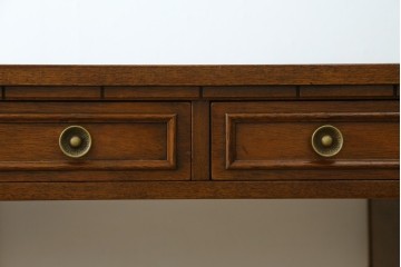 中古　DREXEL HERITAGE(ドレクセルヘリテイジ)　Triune(トライユン)　クラシックなデザインが素敵なニーホールデスク　定価約41万円　(R-069766)