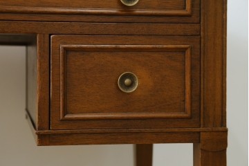 中古　DREXEL HERITAGE(ドレクセルヘリテイジ)　Triune(トライユン)　クラシックなデザインが素敵なニーホールデスク　定価約41万円　(R-069766)