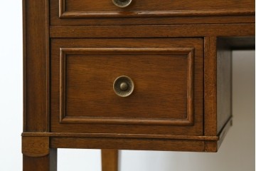 中古　DREXEL HERITAGE(ドレクセルヘリテイジ)　Triune(トライユン)　クラシックなデザインが素敵なニーホールデスク　定価約41万円　(R-069766)