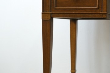 中古　DREXEL HERITAGE(ドレクセルヘリテイジ)　Triune(トライユン)　クラシックなデザインが素敵なニーホールデスク　定価約41万円　(R-069766)