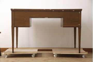 中古　DREXEL HERITAGE(ドレクセルヘリテイジ)　Triune(トライユン)　クラシックなデザインが素敵なニーホールデスク(両袖デスク、机、ワークデスク、在宅ワーク用、在宅用)(定価約41万円)(R-069766)