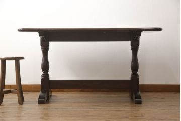 中古　美品　松本民芸家具　クラシカルな脚がおしゃれなT型食卓(ダイニングテーブル、作業台、4人掛け、6人掛け)(定価約33万円)(R-069770)