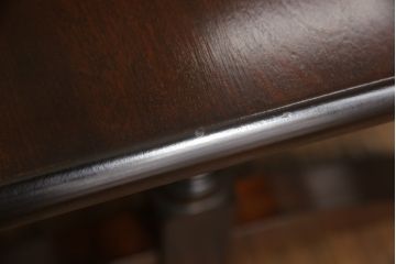 中古　美品　松本民芸家具　クラシカルな脚がおしゃれなT型食卓(ダイニングテーブル、作業台、4人掛け、6人掛け)(定価約33万円)(R-069770)