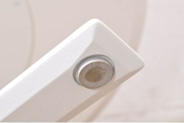 中古　美品　Cassinaixc.(カッシーナイクスシー)　FLOW(フロー)　真っ白なカラーリングにシンプルなデザインが存在感を放つ特注サイズ(セミオーダー)のセンターテーブル(ラウンドテーブル、丸テーブル、ローテーブル、リビングテーブル)(R-069780)