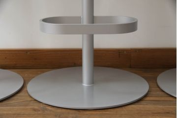 中古　短期展示品　美品　Cassinaixc.(カッシーナイクスシー)　Boomerang(ブーメラン)　シンプルで上品な佇まいが魅力のカウンターチェア4脚セット(回転椅子、ハイチェア、アームレスチェア、店舗什器)(R-069786)
