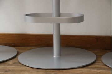 中古　短期展示品　美品　Cassinaixc.(カッシーナイクスシー)　Boomerang(ブーメラン)　シンプルで上品な佇まいが魅力のカウンターチェア4脚セット(回転椅子、ハイチェア、アームレスチェア、店舗什器)(R-069787)