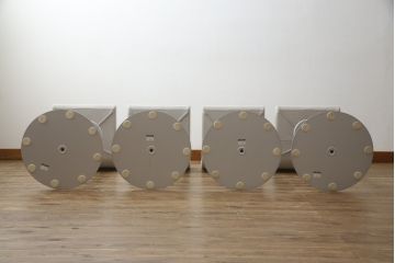 中古　短期展示品　美品　Cassinaixc.(カッシーナイクスシー)　Boomerang(ブーメラン)　シンプルで上品な佇まいが魅力のカウンターチェア4脚セット(回転椅子、ハイチェア、アームレスチェア、店舗什器)(R-069787)
