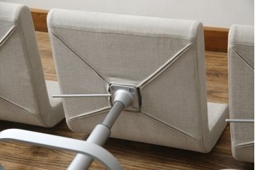 中古　短期展示品　美品　Cassinaixc.(カッシーナイクスシー)　Boomerang(ブーメラン)　シンプルで上品な佇まいが魅力のカウンターチェア4脚セット(回転椅子、ハイチェア、アームレスチェア、店舗什器)(R-069787)