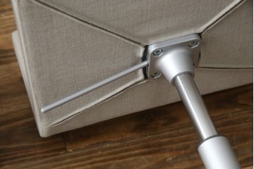 中古　短期展示品　美品　Cassinaixc.(カッシーナイクスシー)　Boomerang(ブーメラン)　シンプルで上品な佇まいが魅力のカウンターチェア4脚セット(回転椅子、ハイチェア、アームレスチェア、店舗什器)(R-069787)