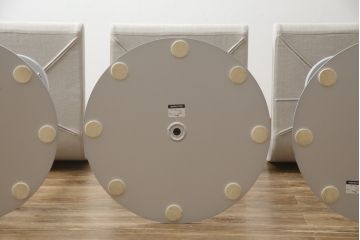 中古　短期展示品　美品　Cassinaixc.(カッシーナイクスシー)　Boomerang(ブーメラン)　シンプルで上品な佇まいが魅力のカウンターチェア4脚セット(回転椅子、ハイチェア、アームレスチェア、店舗什器)(R-069787)