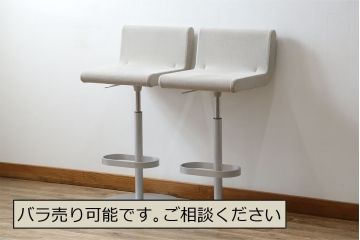 中古　短期展示品　美品　Cassinaixc.(カッシーナイクスシー)　Boomerang(ブーメラン)　シンプルで上品な佇まいが魅力のカウンターチェア2脚セット(回転椅子、ハイチェア、アームレスチェア、店舗什器)(R-069788)