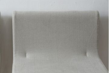 中古　短期展示品　美品　Cassinaixc.(カッシーナイクスシー)　Boomerang(ブーメラン)　シンプルで上品な佇まいが魅力のカウンターチェア2脚セット(回転椅子、ハイチェア、アームレスチェア、店舗什器)(R-069788)
