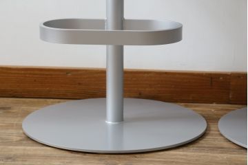 中古　短期展示品　美品　Cassinaixc.(カッシーナイクスシー)　Boomerang(ブーメラン)　シンプルで上品な佇まいが魅力のカウンターチェア2脚セット(回転椅子、ハイチェア、アームレスチェア、店舗什器)(R-069788)