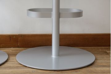 中古　短期展示品　美品　Cassinaixc.(カッシーナイクスシー)　Boomerang(ブーメラン)　シンプルで上品な佇まいが魅力のカウンターチェア2脚セット(回転椅子、ハイチェア、アームレスチェア、店舗什器)(R-069788)