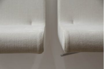 中古　短期展示品　美品　Cassinaixc.(カッシーナイクスシー)　Boomerang(ブーメラン)　シンプルで上品な佇まいが魅力のカウンターチェア2脚セット(回転椅子、ハイチェア、アームレスチェア、店舗什器)(R-069789)