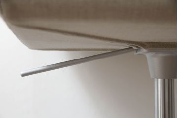 中古　短期展示品　美品　Cassinaixc.(カッシーナイクスシー)　Boomerang(ブーメラン)　シンプルで上品な佇まいが魅力のカウンターチェア2脚セット(回転椅子、ハイチェア、アームレスチェア、店舗什器)(R-069789)