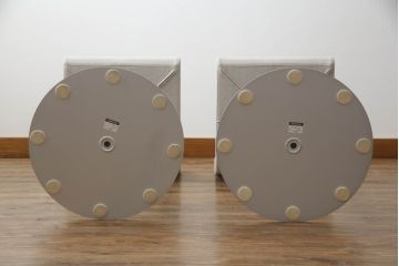中古　短期展示品　美品　Cassinaixc.(カッシーナイクスシー)　Boomerang(ブーメラン)　シンプルで上品な佇まいが魅力のカウンターチェア2脚セット(回転椅子、ハイチェア、アームレスチェア、店舗什器)(R-069789)