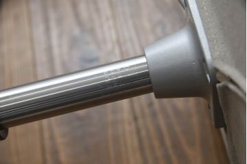 中古　短期展示品　美品　Cassinaixc.(カッシーナイクスシー)　Boomerang(ブーメラン)　シンプルで上品な佇まいが魅力のカウンターチェア2脚セット(回転椅子、ハイチェア、アームレスチェア、店舗什器)(R-069789)