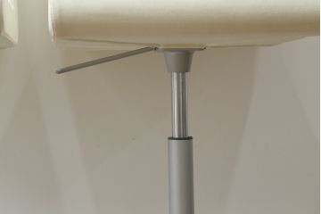 中古　短期展示品　美品　Cassinaixc.(カッシーナイクスシー)　Boomerang(ブーメラン)　シンプルで上品な佇まいが魅力のカウンターチェア2脚セット(回転椅子、ハイチェア、アームレスチェア、店舗什器)(R-069790)