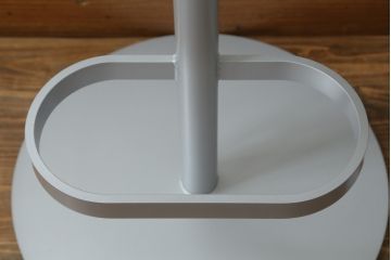 中古　短期展示品　美品　Cassinaixc.(カッシーナイクスシー)　Boomerang(ブーメラン)　シンプルで上品な佇まいが魅力のカウンターチェア2脚セット(回転椅子、ハイチェア、アームレスチェア、店舗什器)(R-069790)